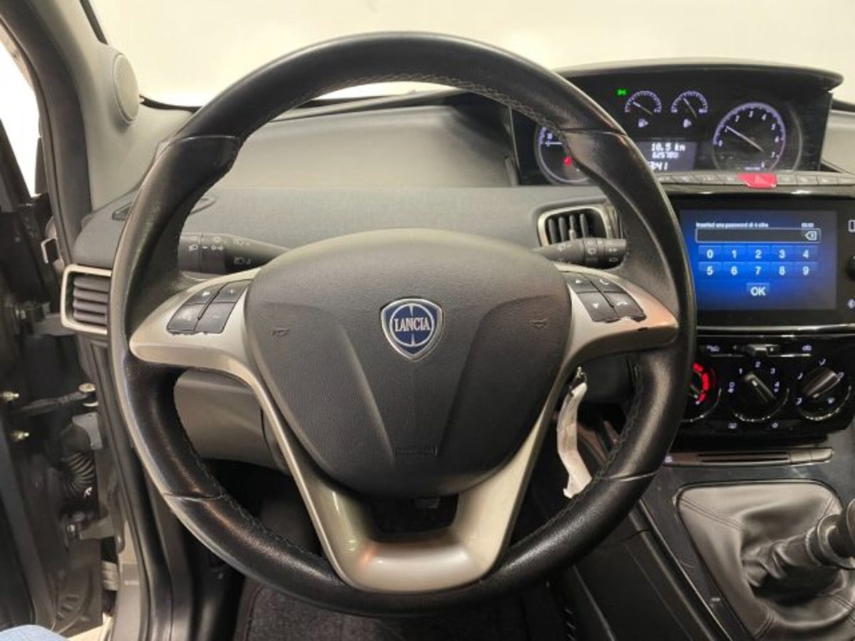 Lancia Ypsilon 1.0 FireFly 5 porte S&S Hybrid Gold Plus (16)
