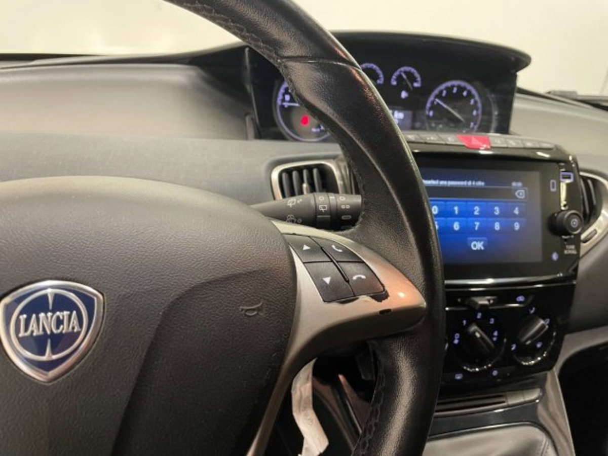 Lancia Ypsilon 1.0 FireFly 5 porte S&S Hybrid Gold Plus (18)