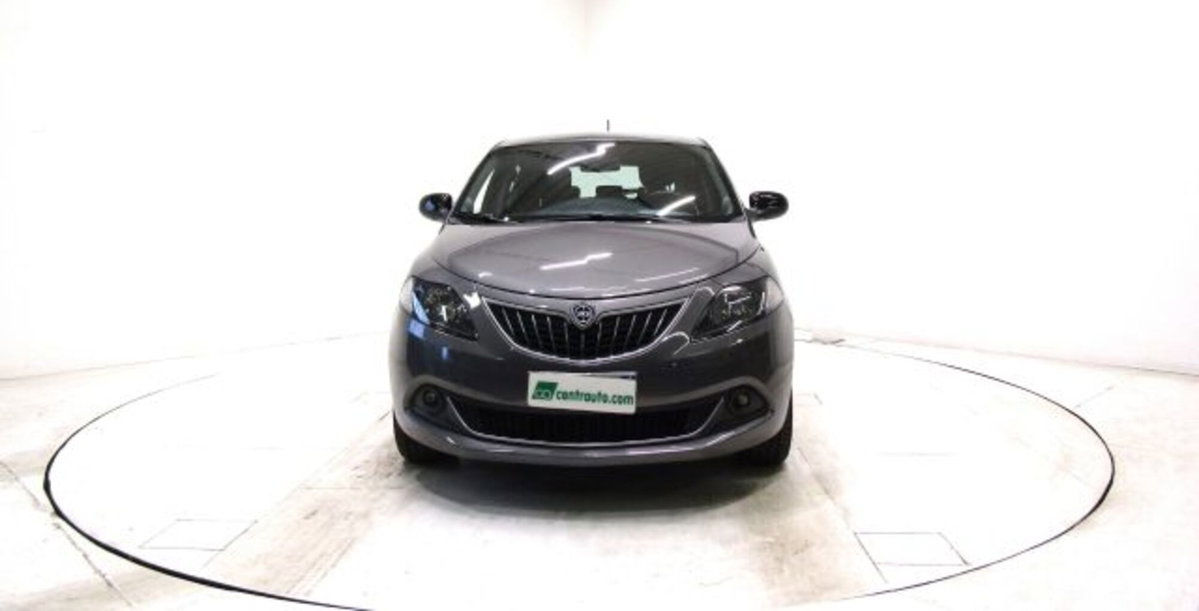 Lancia Ypsilon 1.0 FireFly 5 porte S&S Hybrid Gold Plus (2)