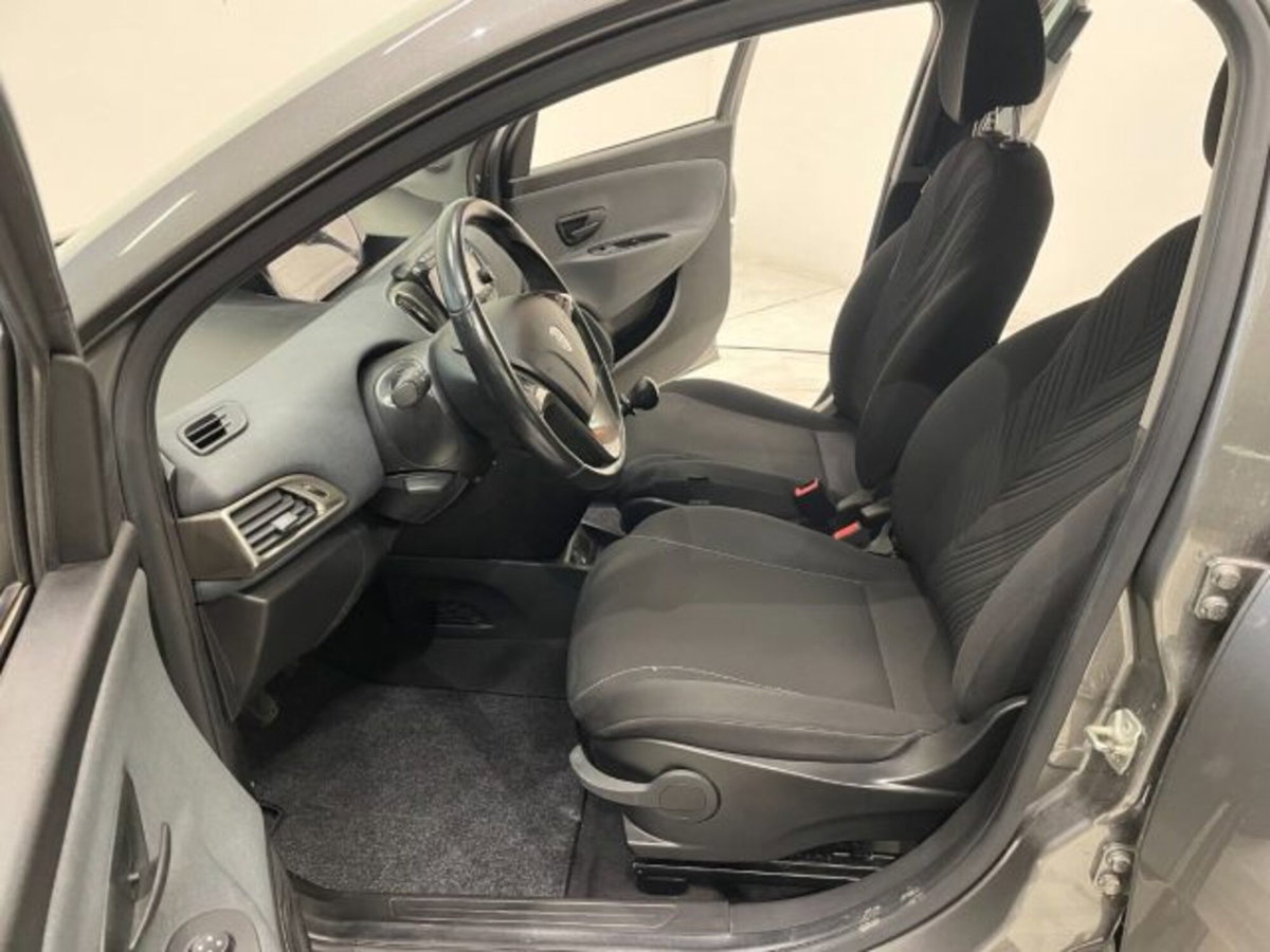 Lancia Ypsilon 1.0 FireFly 5 porte S&S Hybrid Gold Plus (6)