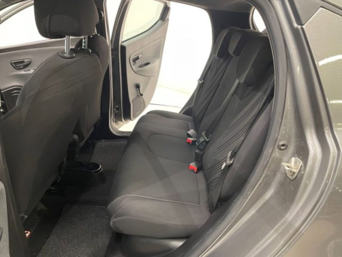 Lancia Ypsilon 1.0 FireFly 5 porte S&S Hybrid Gold Plus (7)