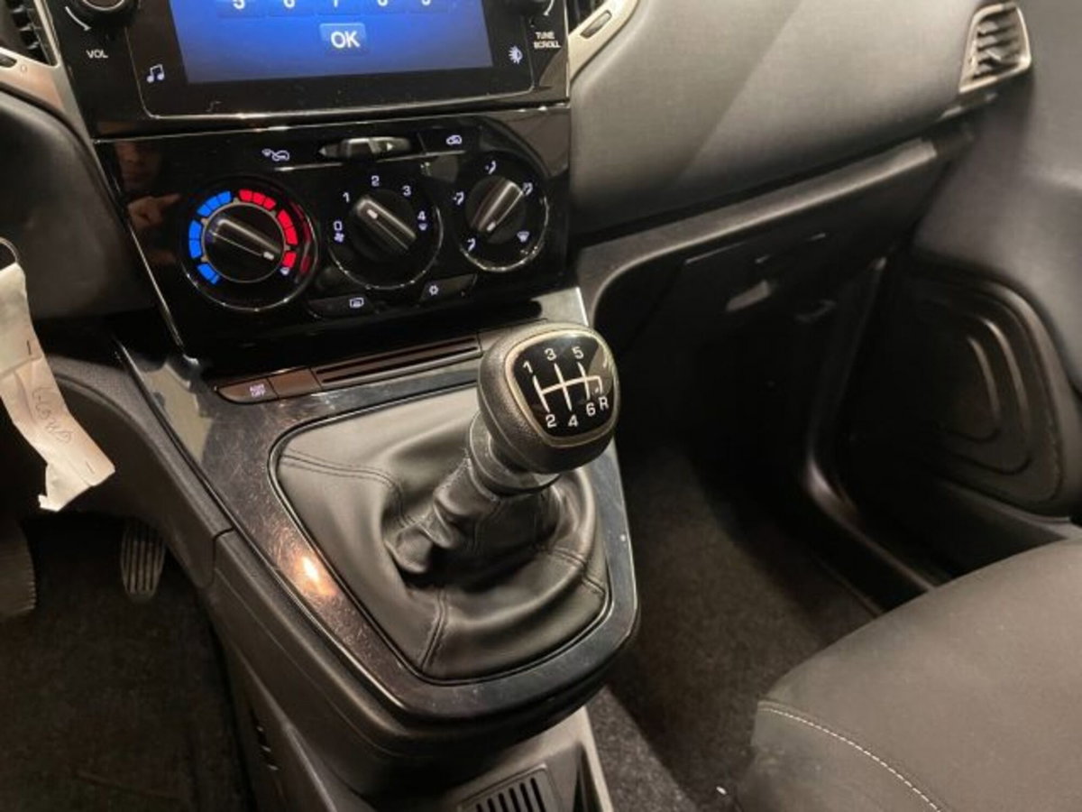 Lancia Ypsilon 1.0 FireFly 5 porte S&S Hybrid Gold Plus (8)