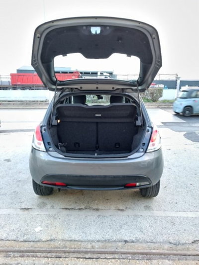 Lancia Ypsilon 1.0 FireFly 5 porte S&S Hybrid Ecochic Gold (10)