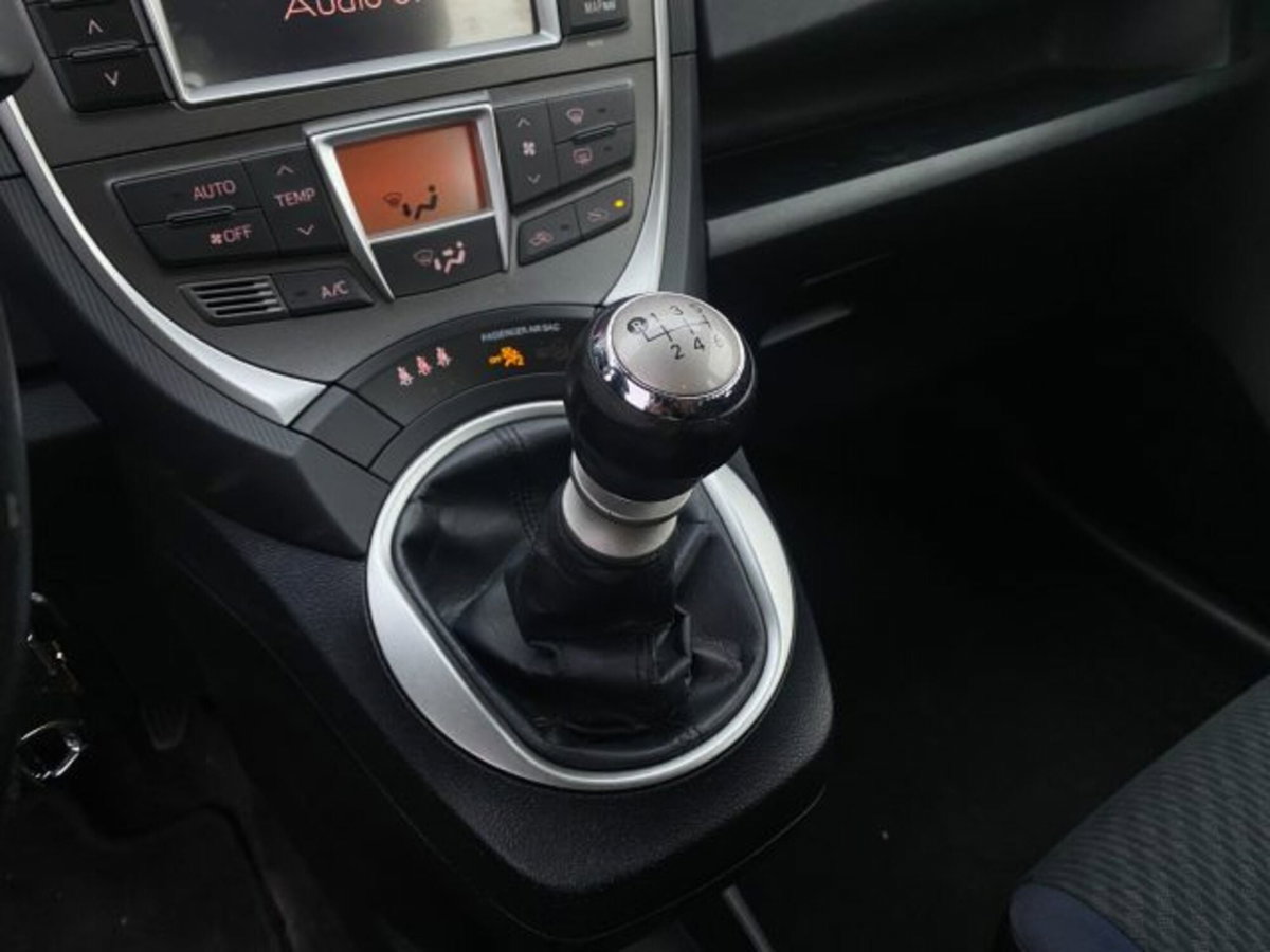 Toyota Verso-S 1.3 MT (10)