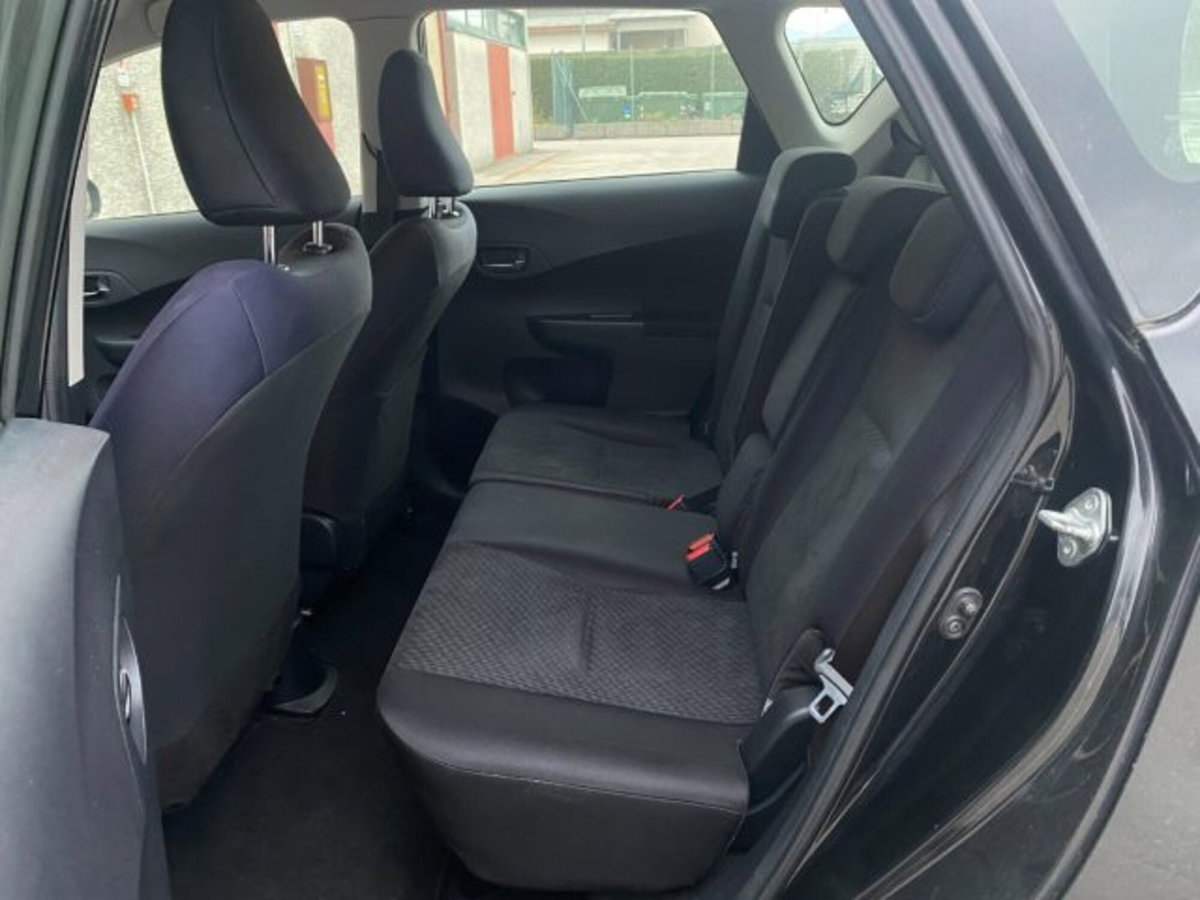 Toyota Verso-S 1.3 MT (11)
