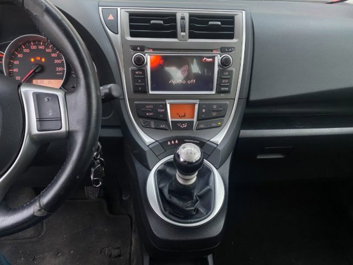 Toyota Verso-S 1.3 MT (12)