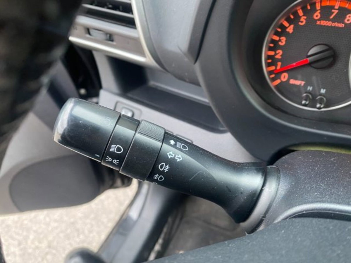 Toyota Verso-S 1.3 MT (13)