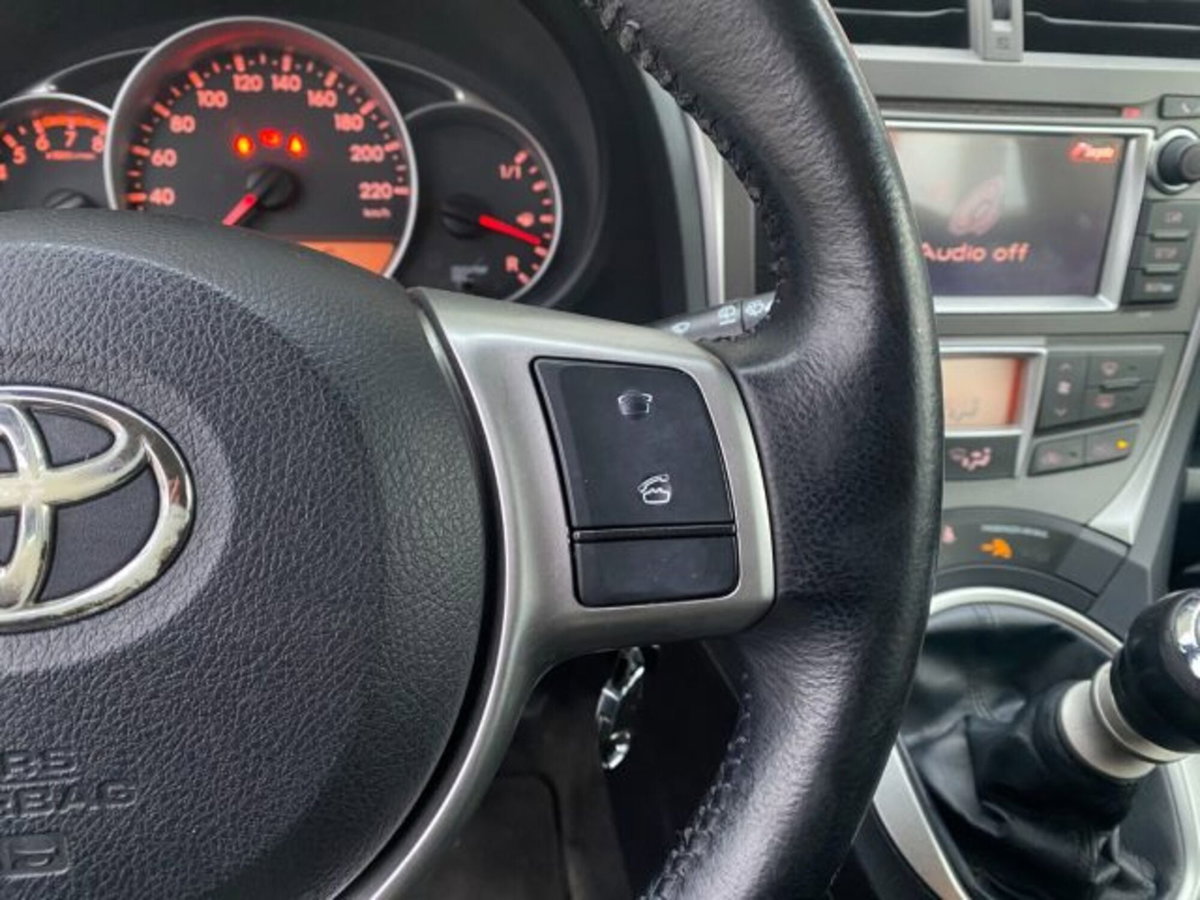Toyota Verso-S 1.3 MT (15)