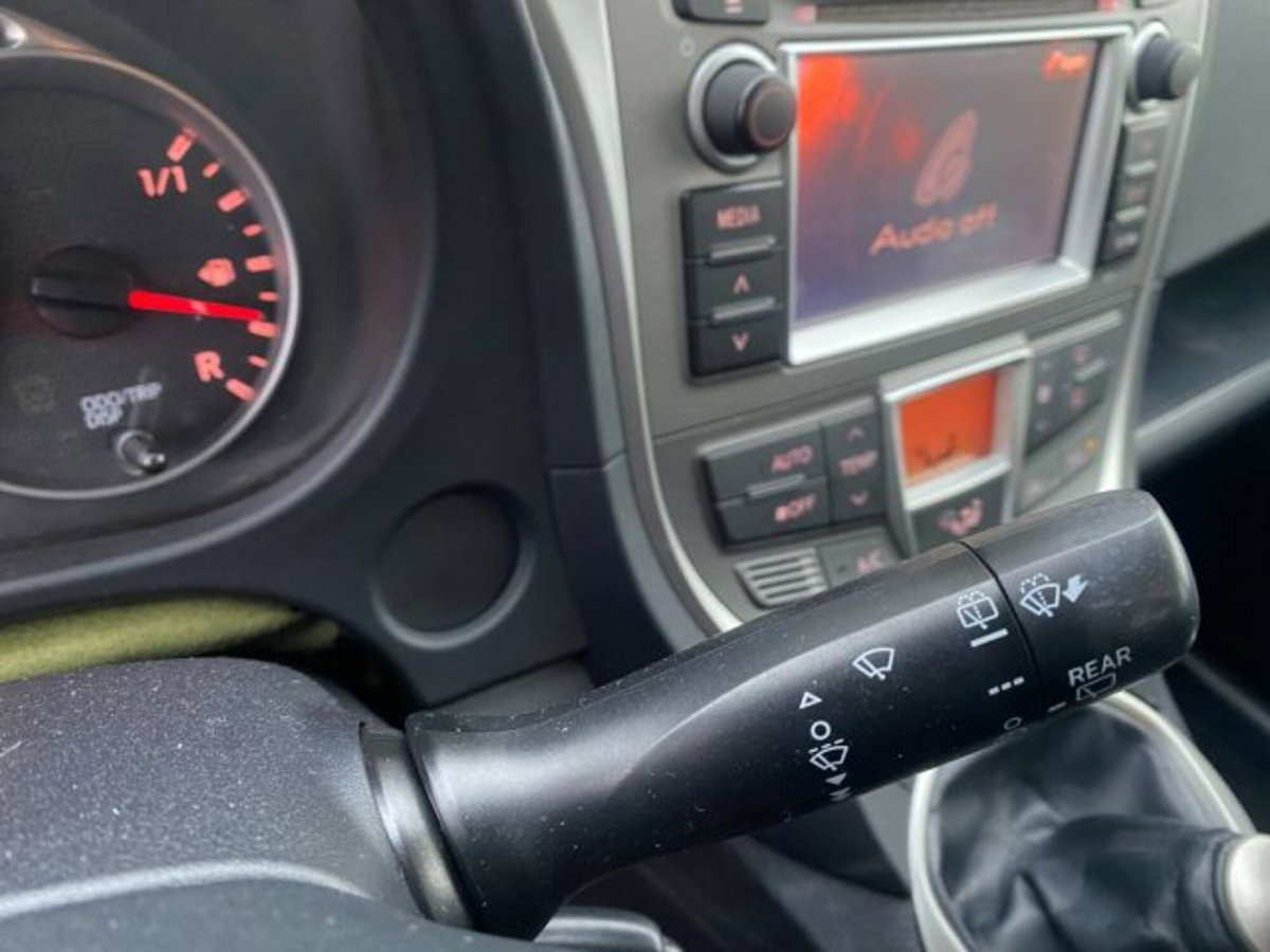 Toyota Verso-S 1.3 MT (16)