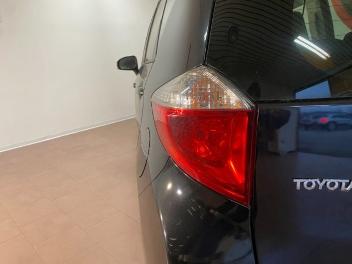 Toyota Verso-S 1.3 MT (17)