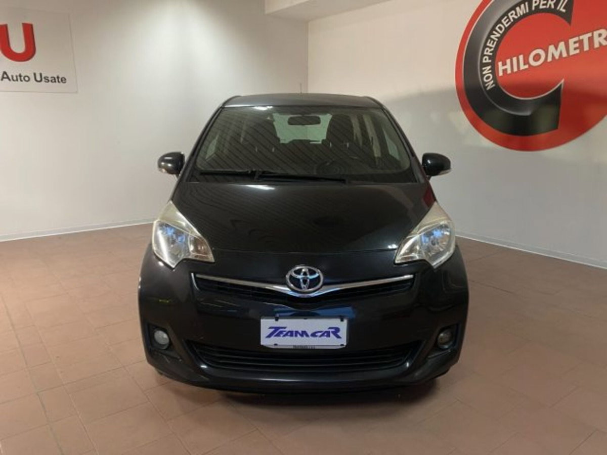 Toyota Verso-S 1.3 MT (2)