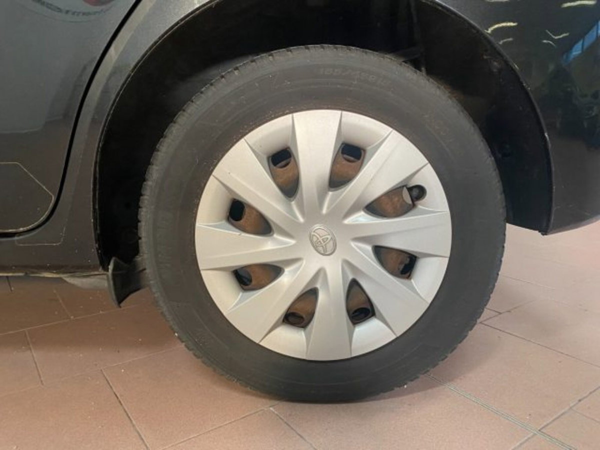 Toyota Verso-S 1.3 MT (20)