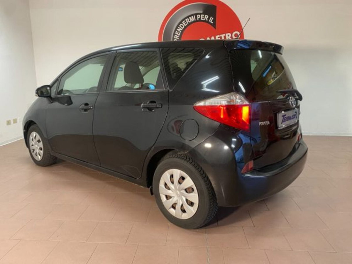 Toyota Verso-S 1.3 MT (3)