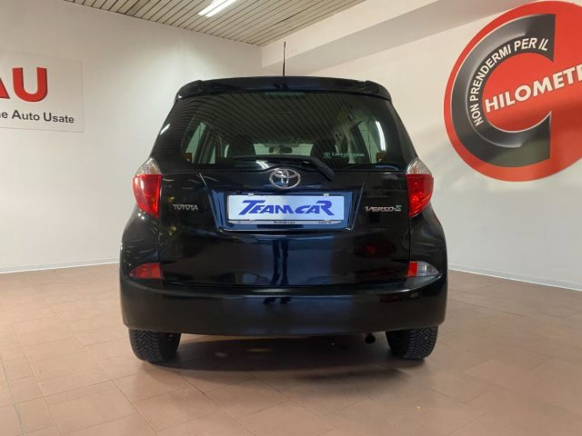 Toyota Verso-S 1.3 MT (4)
