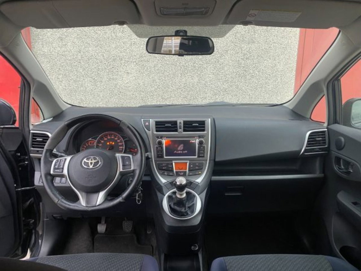 Toyota Verso-S 1.3 MT (5)