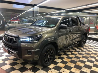 Toyota Hilux 2.8 D A/T 4WD porte Double Cab Invincible usato