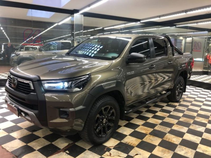 Toyota Hilux 2.8 D A/T 4WD porte Double Cab Invincible