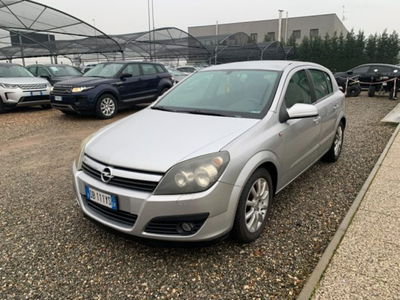 Opel Astra 1.6 16V Twinport 5 porte Club usata