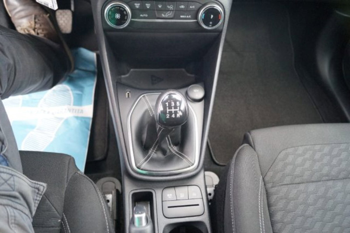 Ford Fiesta 1.1 75 CV 5 porte Titanium (11)