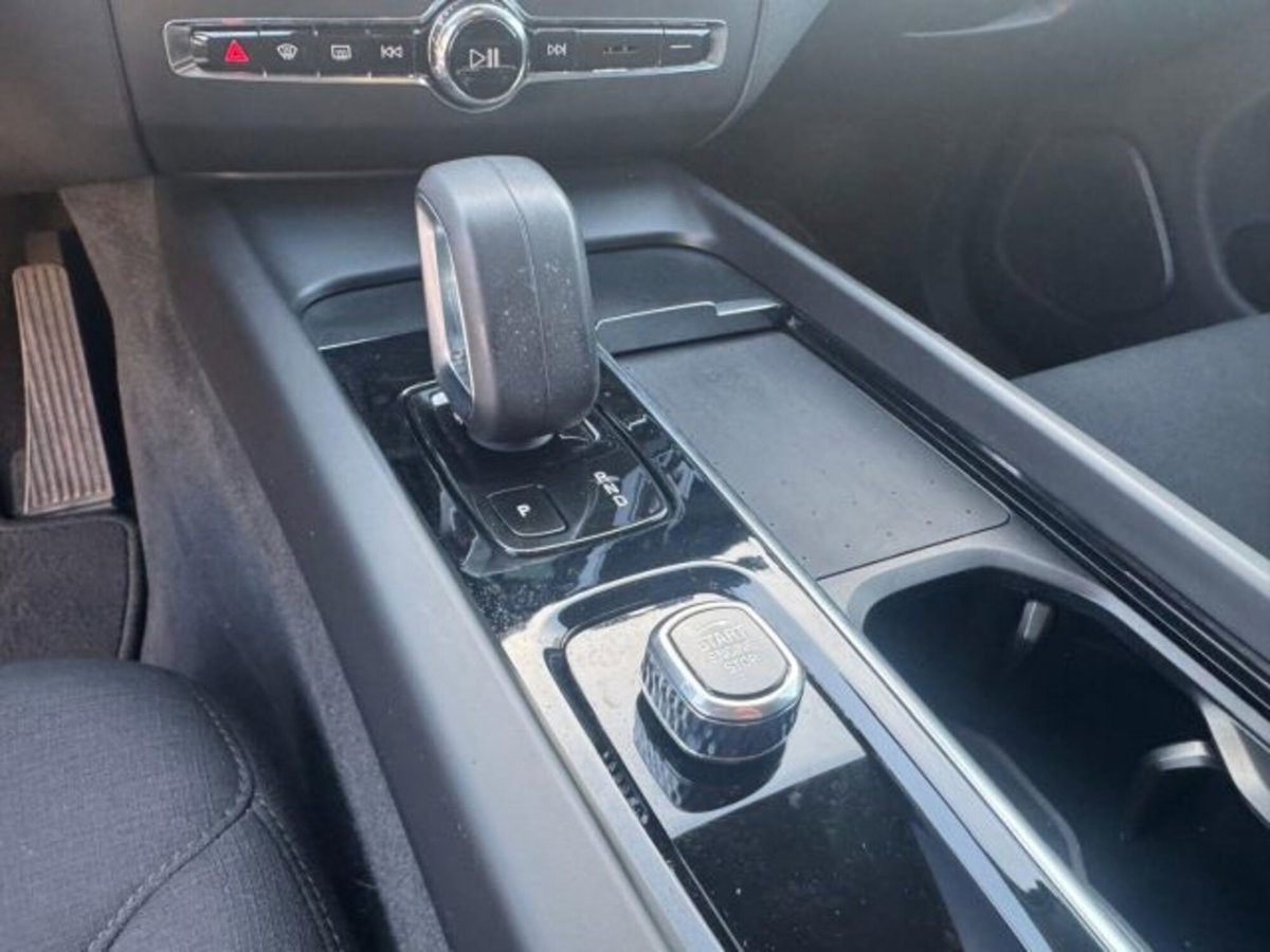 Volvo XC60 B4 (d) AWD automatico Core N1 (12)