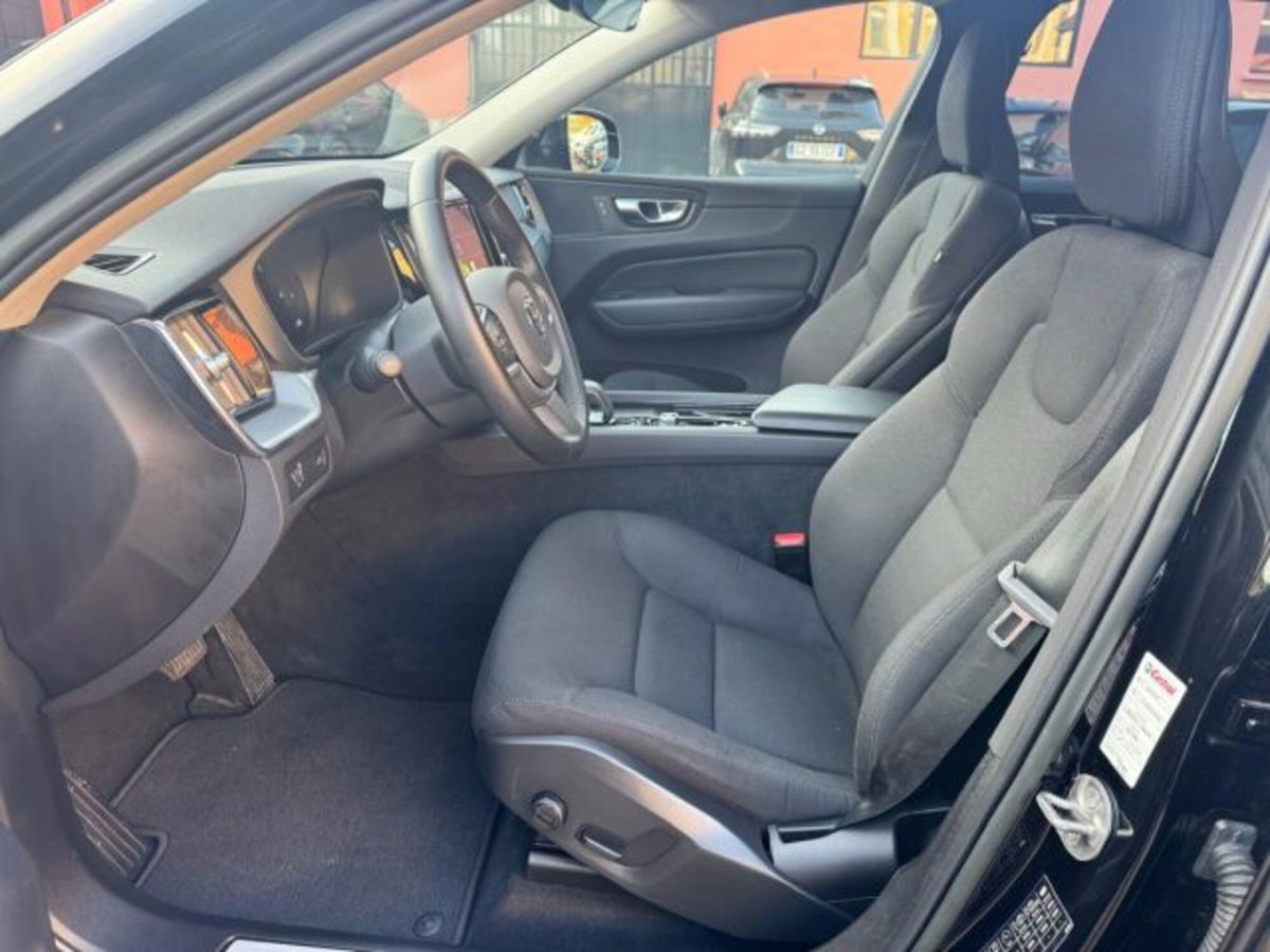 Volvo XC60 B4 (d) AWD automatico Core N1 (13)