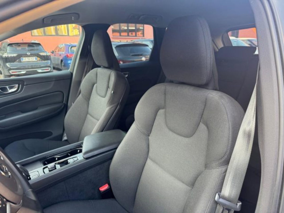 Volvo XC60 B4 (d) AWD automatico Core N1 (14)