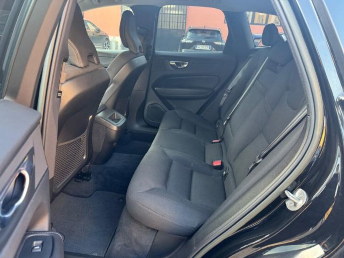 Volvo XC60 B4 (d) AWD automatico Core N1 (16)