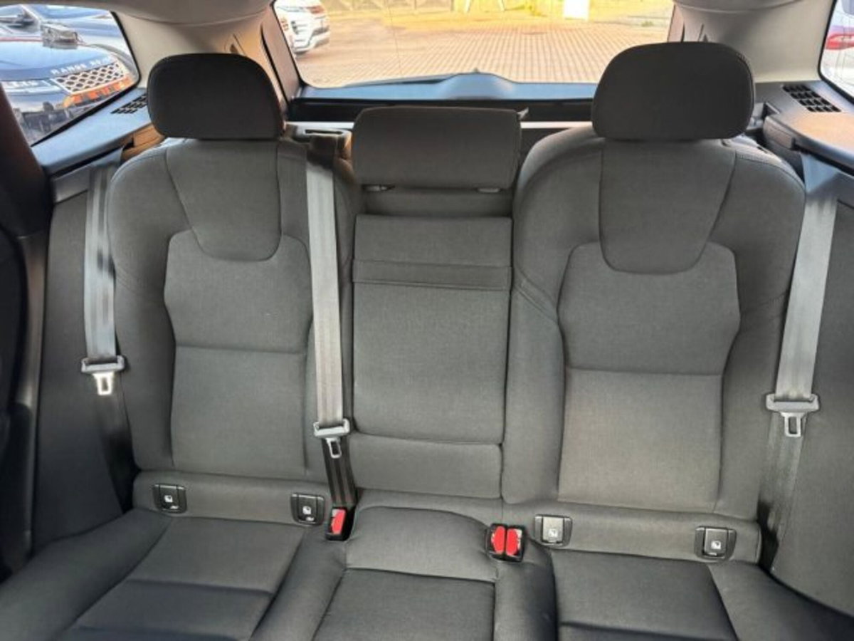 Volvo XC60 B4 (d) AWD automatico Core N1 (17)