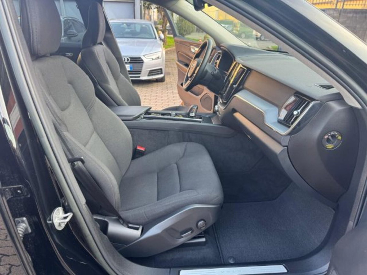 Volvo XC60 B4 (d) AWD automatico Core N1 (18)