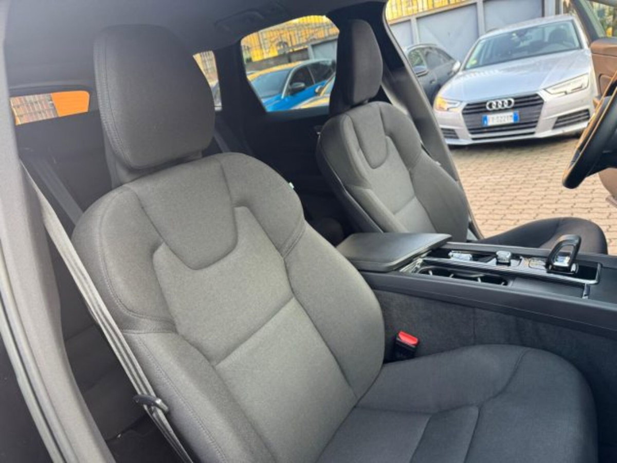 Volvo XC60 B4 (d) AWD automatico Core N1 (19)