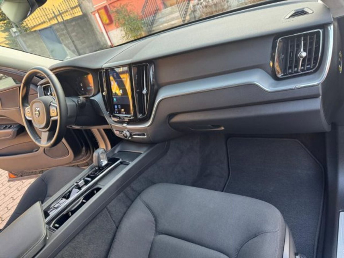 Volvo XC60 B4 (d) AWD automatico Core N1 (20)