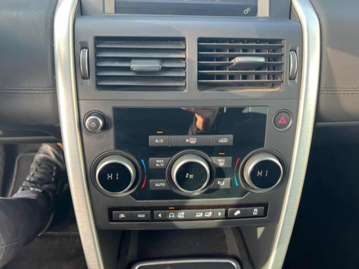 Land Rover Discovery Sport 2.0 TD4 180 CV HSE (11)
