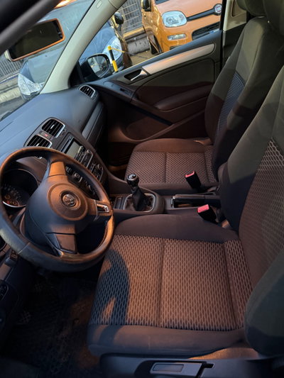 Volkswagen Golf 1.6 TDI DPF 5p. Comfortline (14)