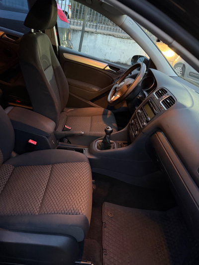 Volkswagen Golf 1.6 TDI DPF 5p. Comfortline (9)