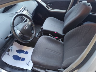 Toyota Yaris 1.D-4D 3 porte (12)