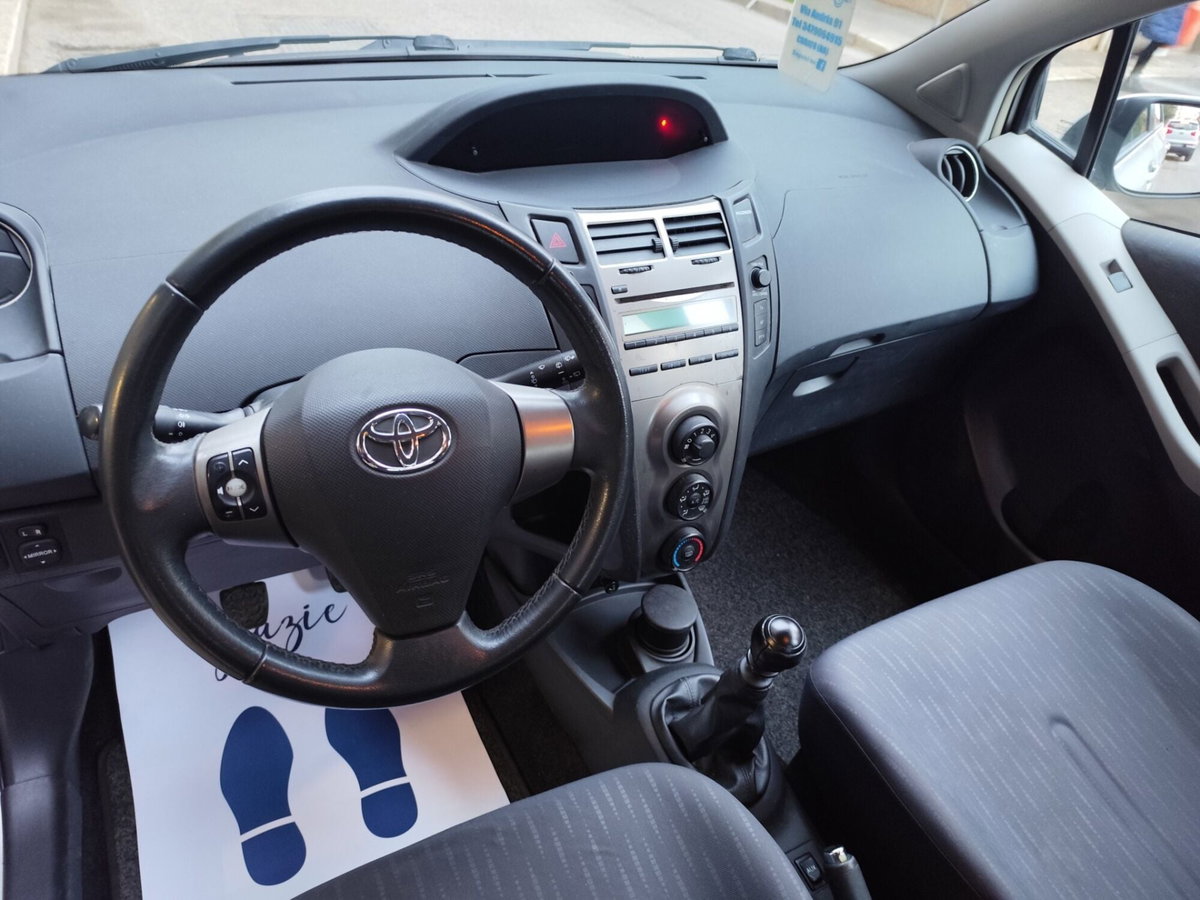 Toyota Yaris 1.D-4D 3 porte (13)