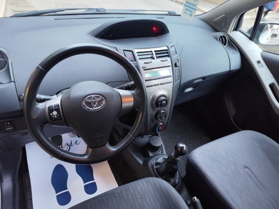 Toyota Yaris 1.D-4D 3 porte (13)