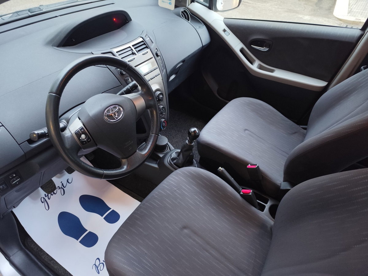 Toyota Yaris 1.D-4D 3 porte (14)