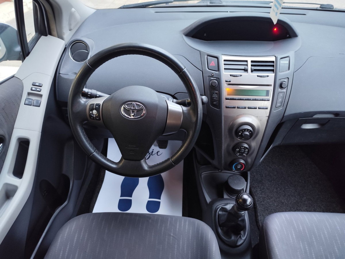Toyota Yaris 1.D-4D 3 porte (18)