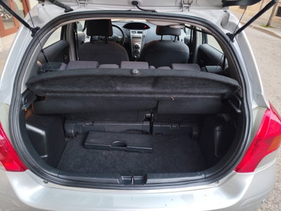 Toyota Yaris 1.D-4D 3 porte (19)
