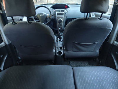 Toyota Yaris 1.D-4D 3 porte (20)
