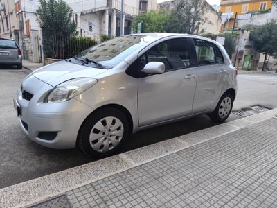 Toyota Yaris 1.D-4D 3 porte (4)