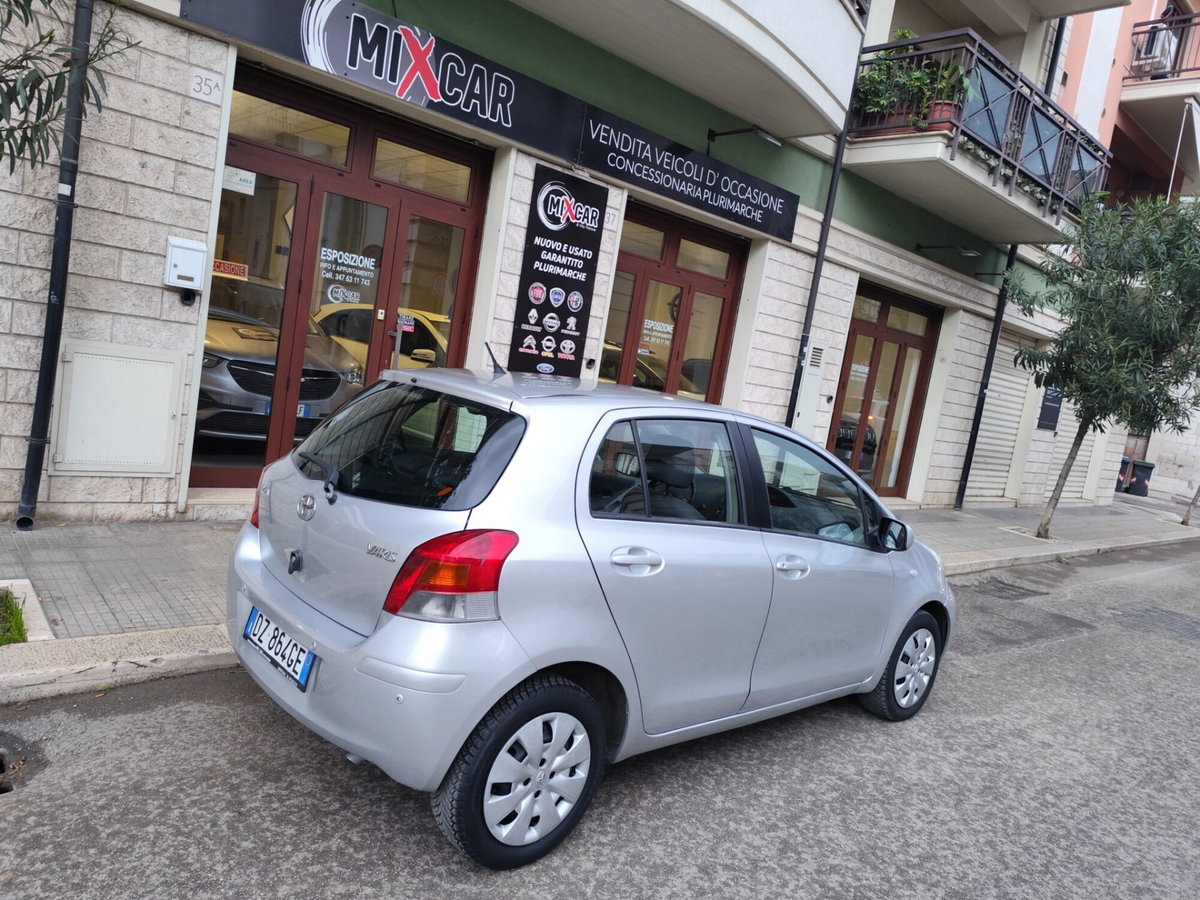 Toyota Yaris 1.D-4D 3 porte (5)