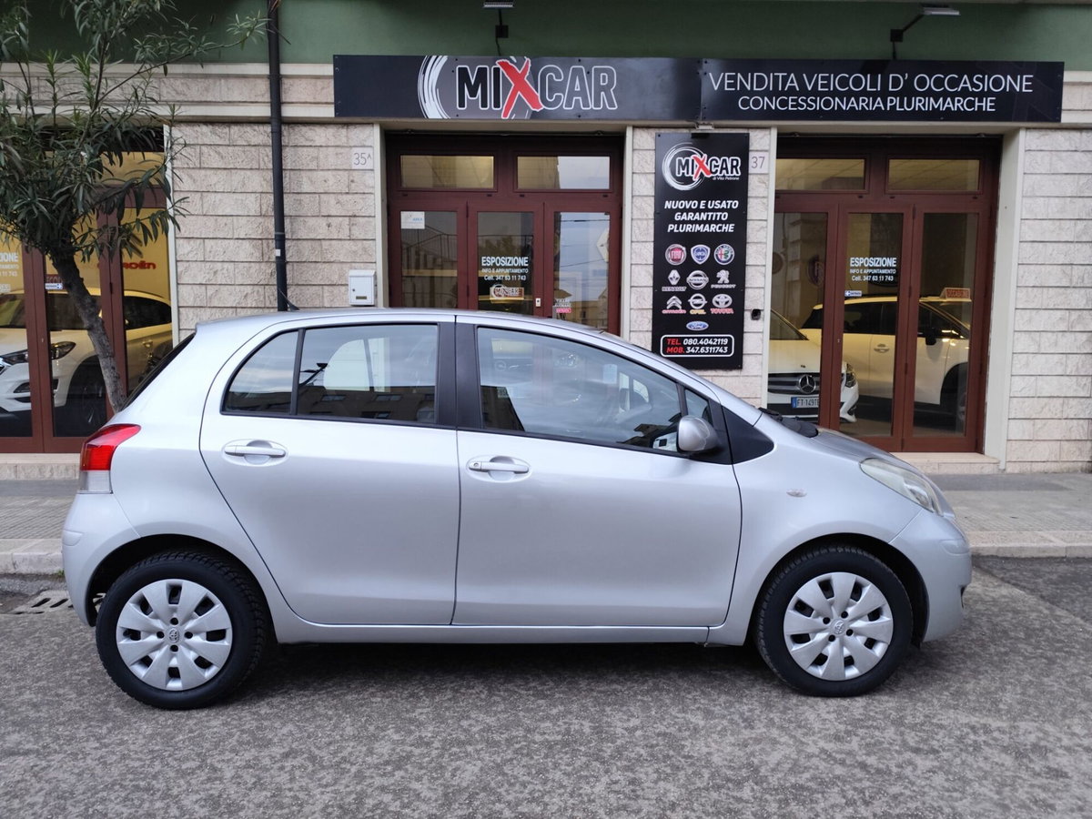 Toyota Yaris 1.D-4D 3 porte (6)