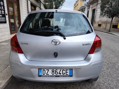 Toyota Yaris 1.D-4D 3 porte (7)