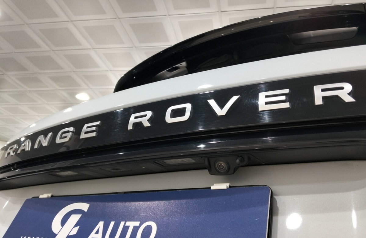 Land Rover Range Rover Velar 2.0D I4 240 CV R-Dynamic SE (15)