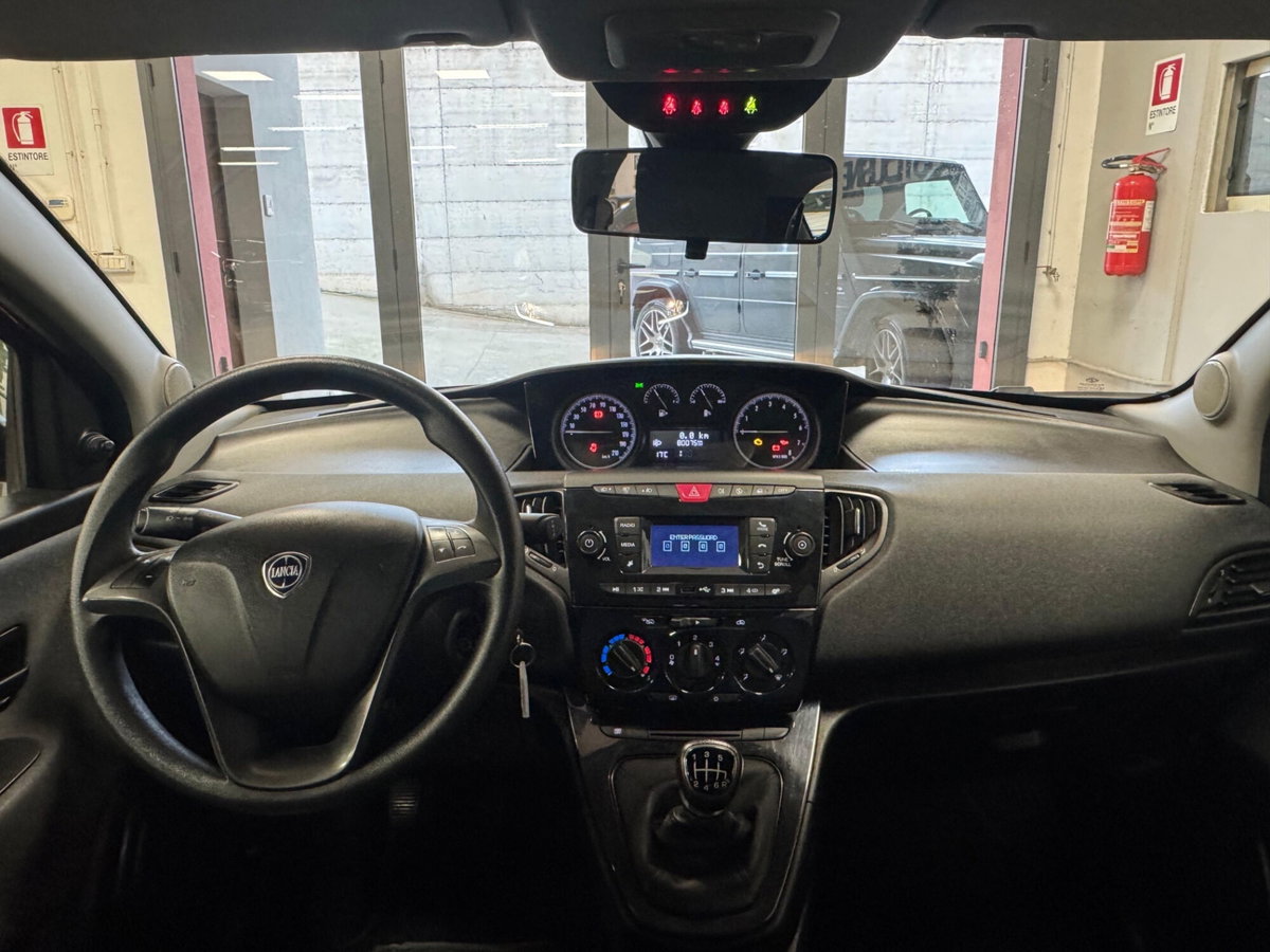 Lancia Ypsilon 1.0 FireFly 5 porte S&S Hybrid Ecochic Gold (8)