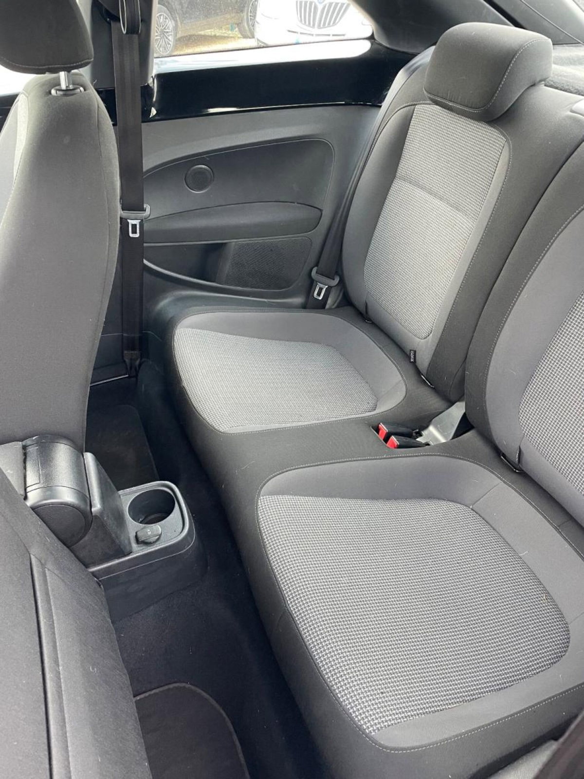 Volkswagen Maggiolino 1.6 TDI Design (10)