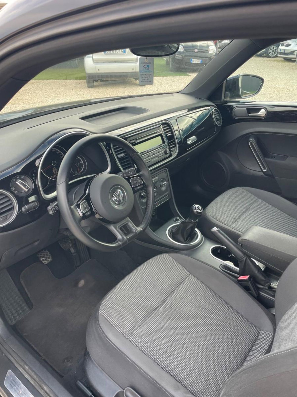Volkswagen Maggiolino 1.6 TDI Design (9)
