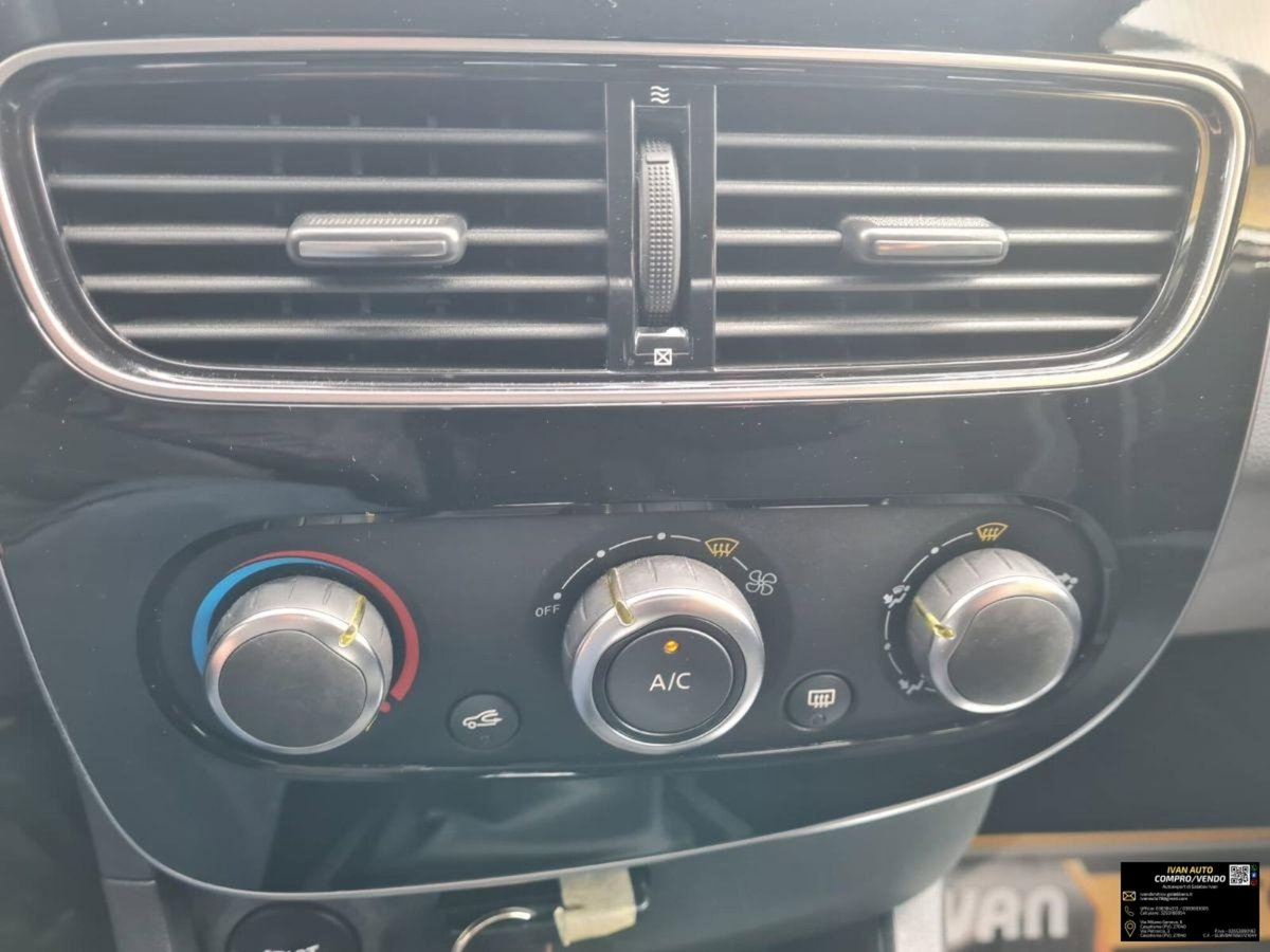 Renault Clio TCe 12V 90 CV GPL 5 porte Moschino Zen (14)